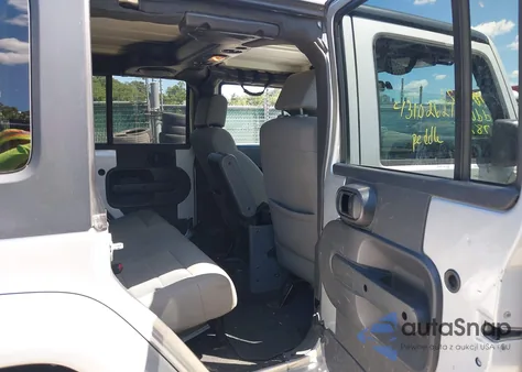 2008 Jeep Wrangler Unlimited Sahara из США, поврежденный, VIN 1J8GA591X8L628123